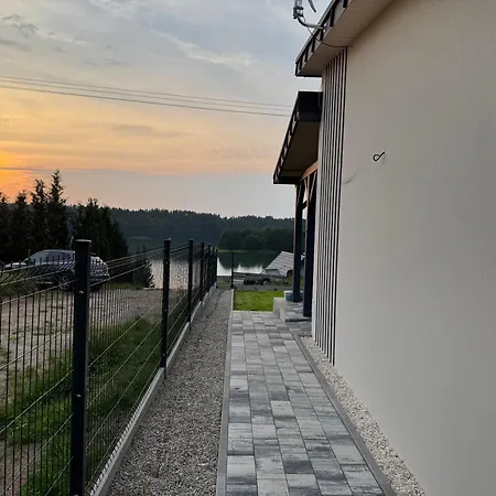 Milosz Z Widokiem Na Jezioro *